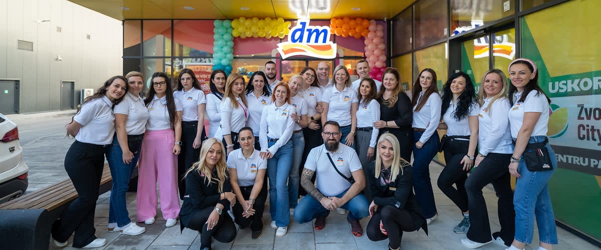 Djelatnici preuređene dm trgovine u sklopu Retail parka Zvornik City Park