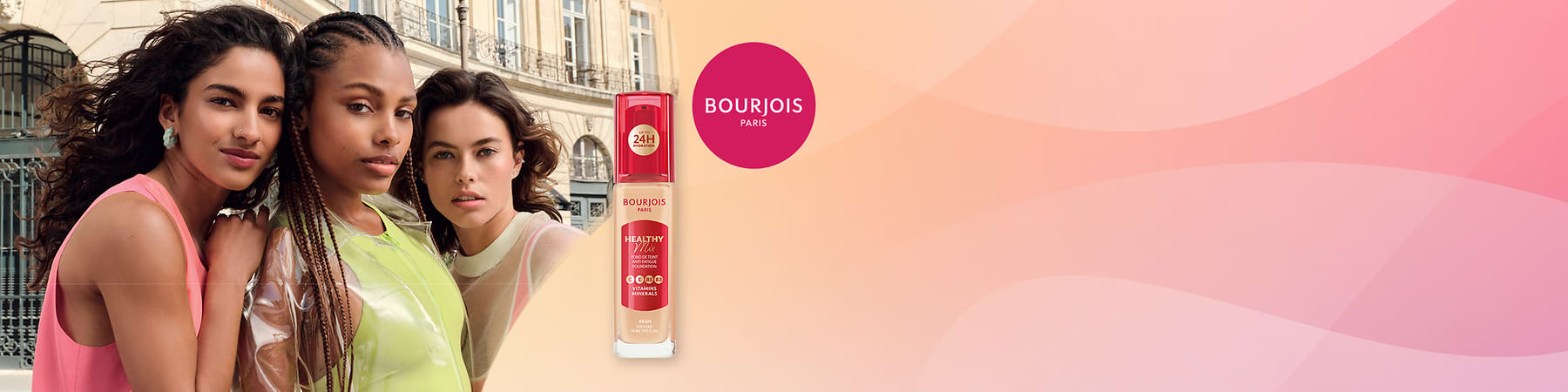 Žena drži BOURJOIS PARIS puder