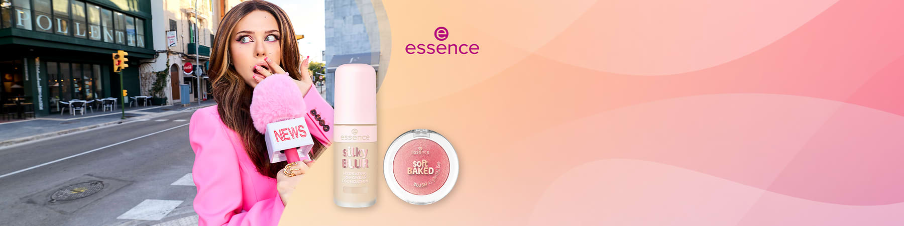 Makeup promo s novinarkom u ružičastom i proizvodima essence puder i rumenilo