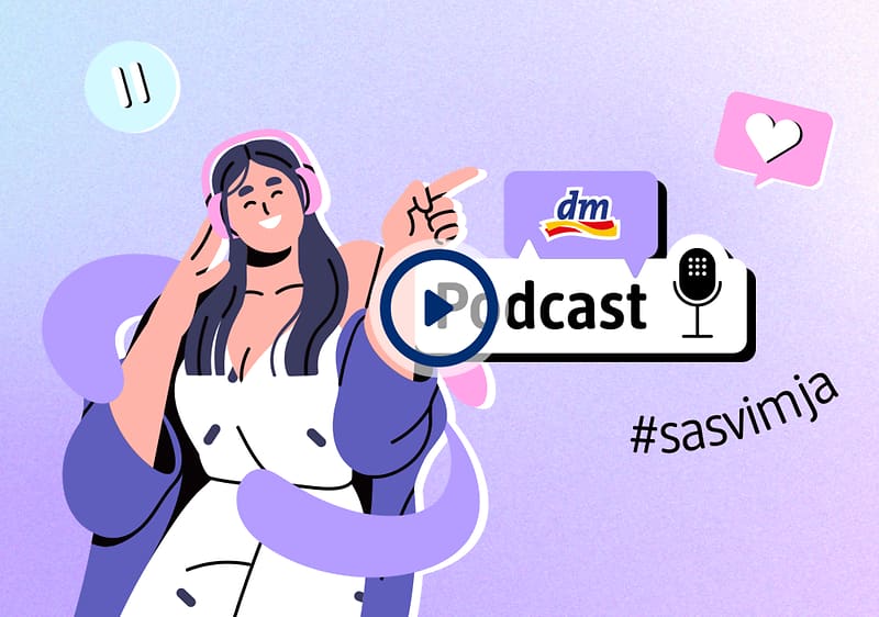 Ilustracija podcasterice sa slušalicama i natpis podcast #sasvimja