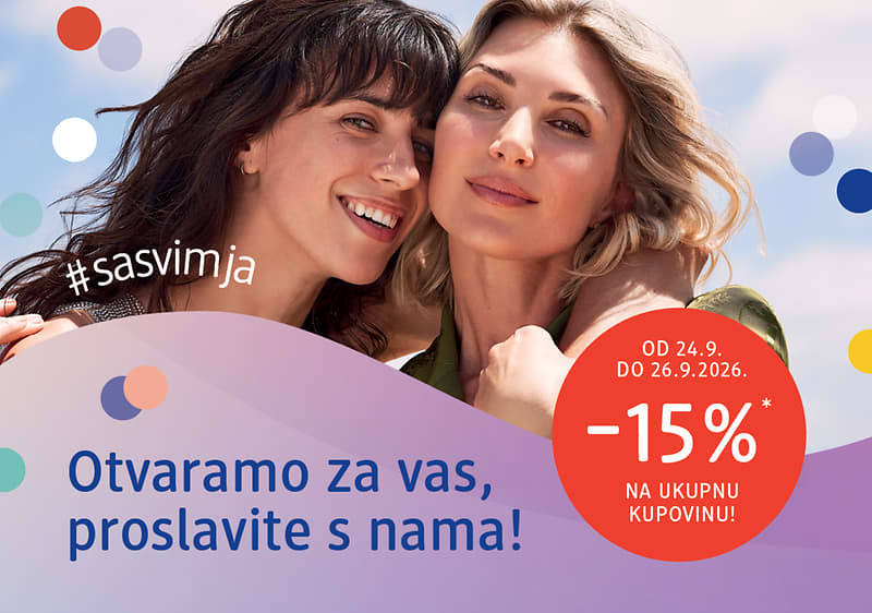 Dvite žene u zagrljaju s natpisom -15% popust i pozivom da otvaraju za vas
