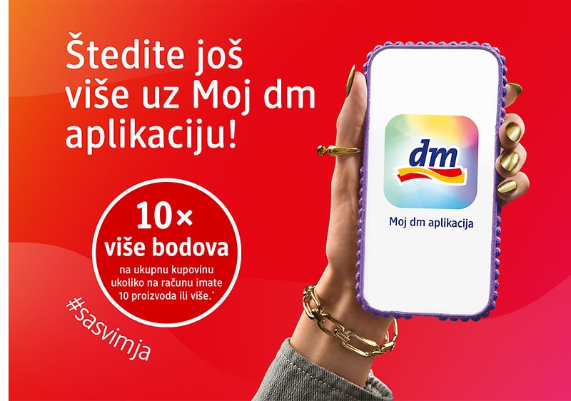 Ruka drži mobitel s logotipom dm aplikacija i tekst o 10x više bodova