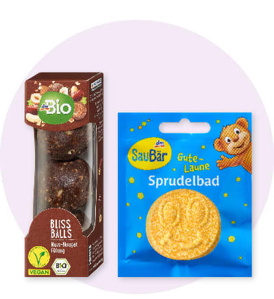 Čokoládový zajíc v obalu a jahodová čokoláda v krabičce