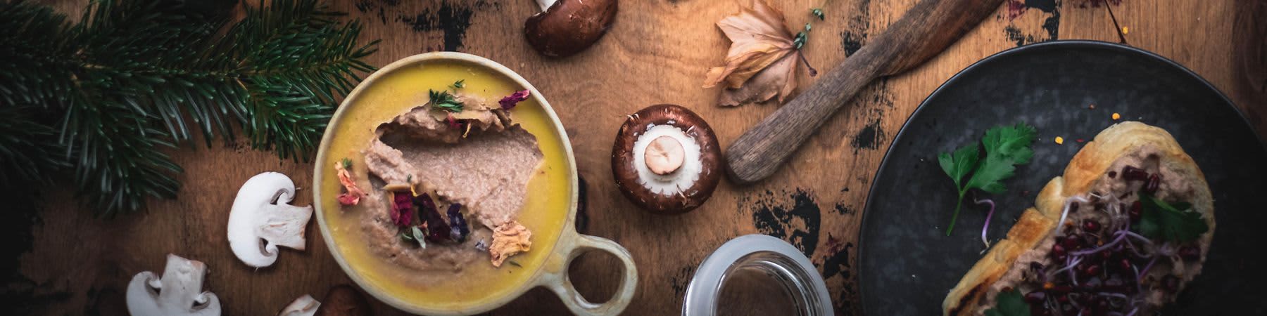 Paštika s bylinkami, houbami a chlebem