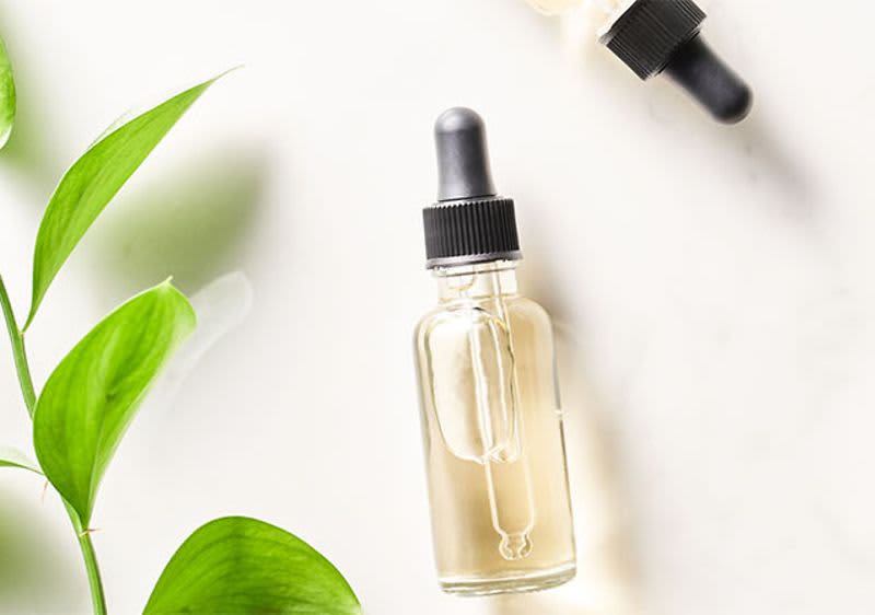 Skleněná lahvička s kapátkem