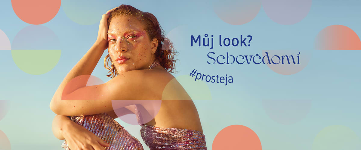 Osoba v třpytivém oblečení na pozadí modré oblohy s textem Můj look? Sebevědomí #prosteja