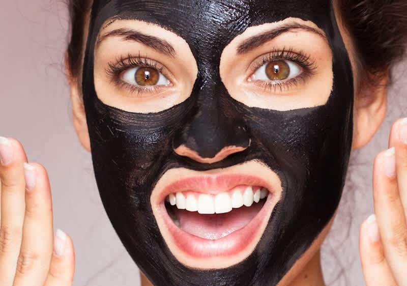 Pleťová maska z aktivního uhlí
