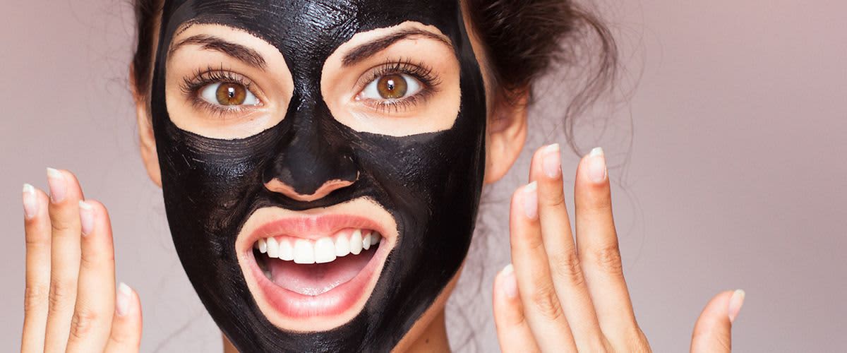 Pleťová maska z aktivního uhlí