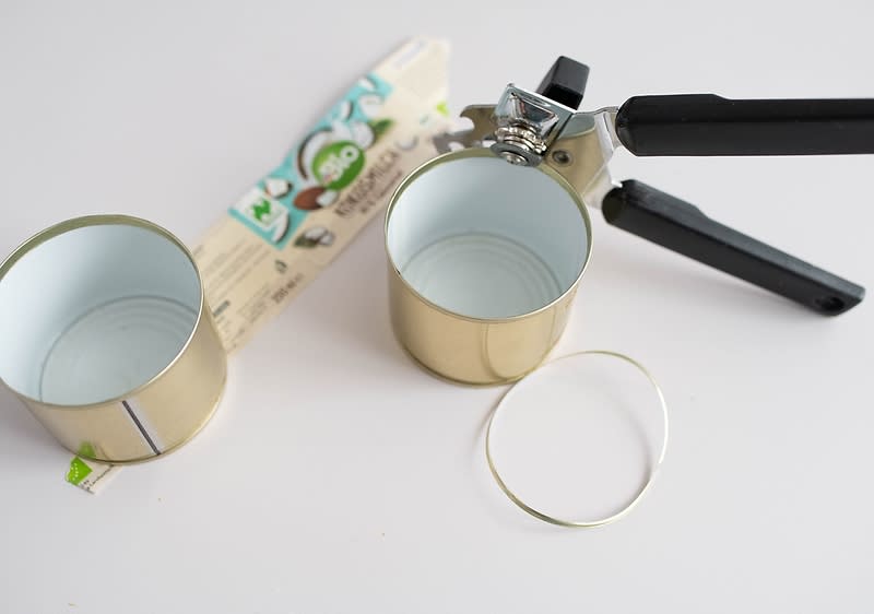 1: Očistěte plechovku a odstraňte ostrou hranu