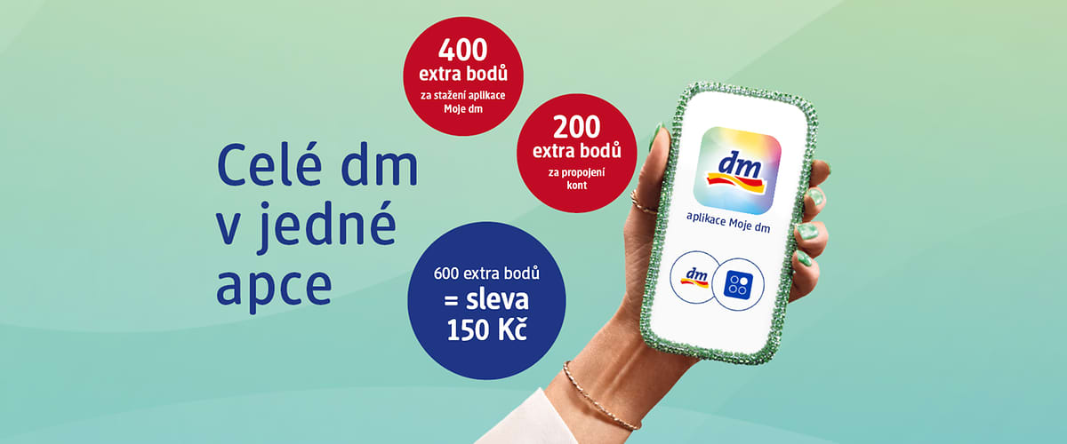 Plakát propagující aplikaci dm s mobilem v ruce a texty o získání extra bodů a slevě 150 Kč