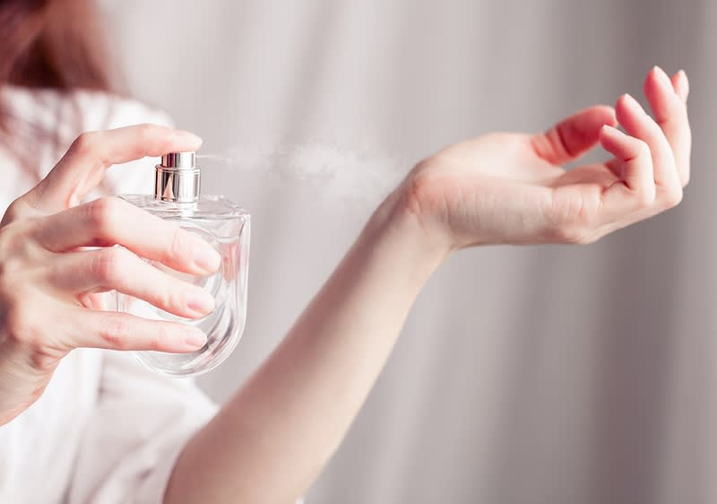 Jak používat parfém