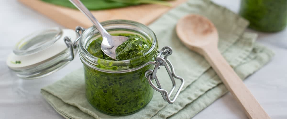DIY pesto z medvědího česneku
