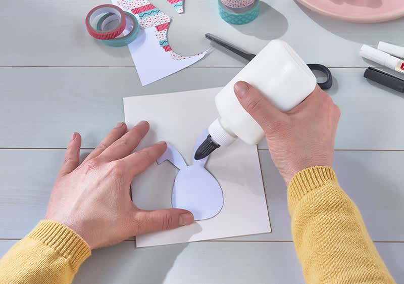 Haeschen auf Klappkarte kleben