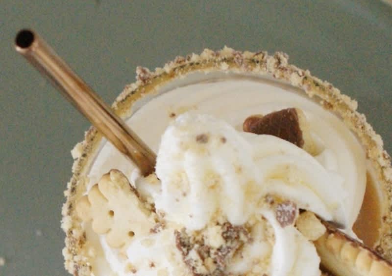 ledová káva se sušenkami