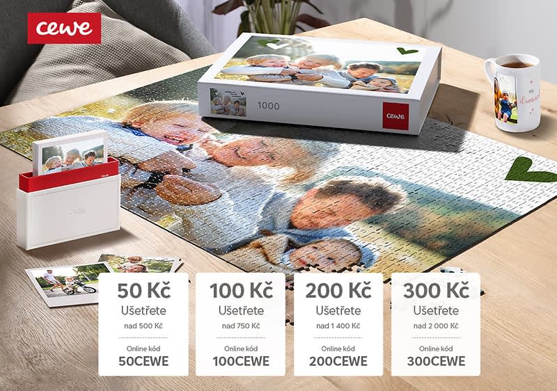 Fotodárky Cewe s puzzle, hrnkem a dekami na stole