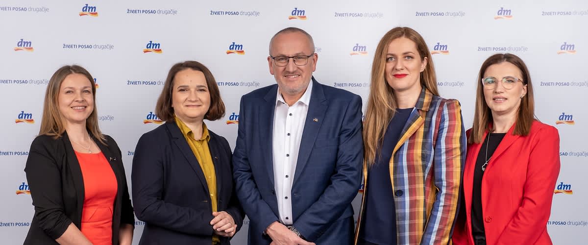 Im Bild: die Geschäftsführung von dm in Bosnien und Herzegowina