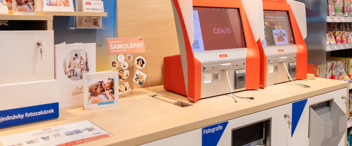 CEWE fotostanice ve vybrané prodejně dm