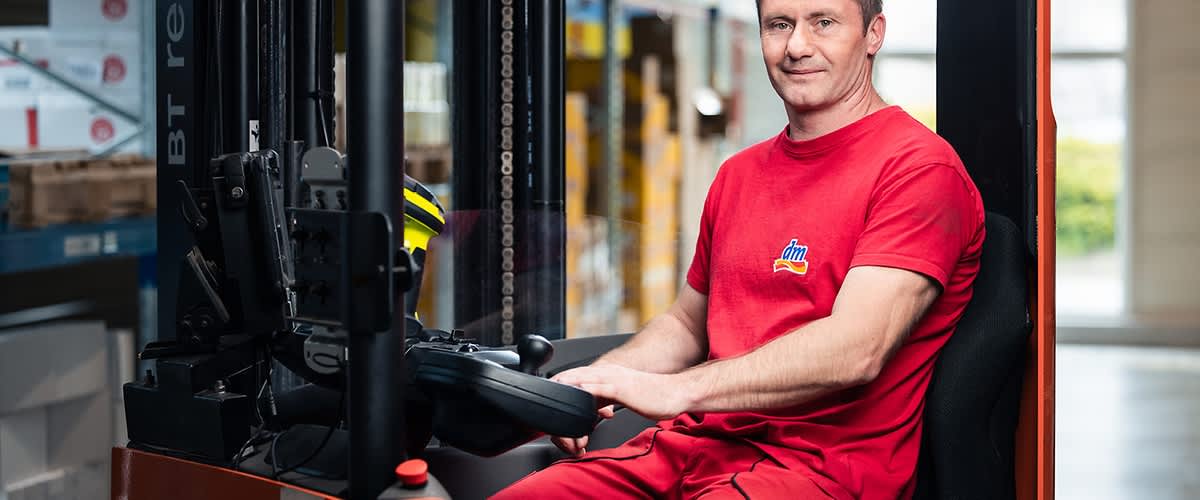 Spolupracovník dm v logistickém centru Jihlava