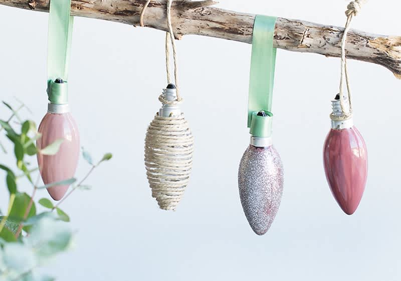 Vánoční ozdoby ze žárovek