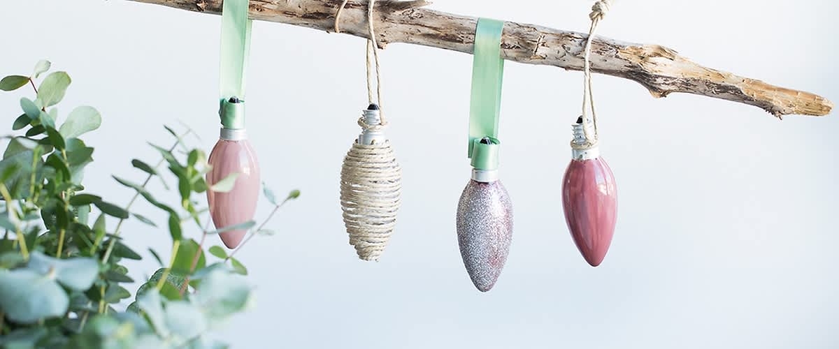 Vánoční ozdoby ze žárovek