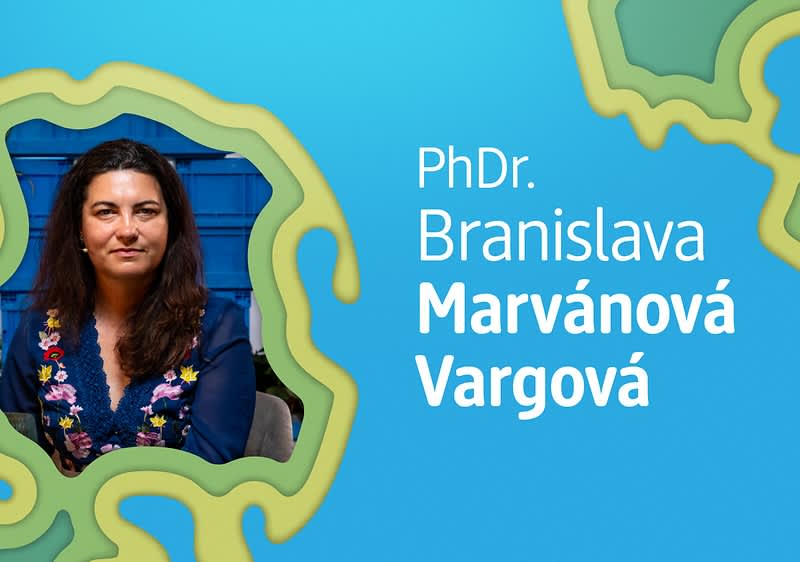 Žena s rozmazaným obličejem, jméno PhDr. Branislava Marvánová Vargová na modrém pozadí.