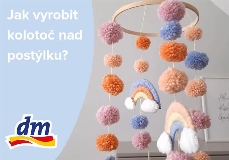 Kolotoč nad postýlkou