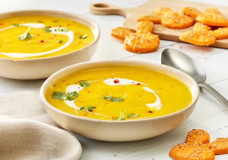 mrkvové gazpacho v miskách