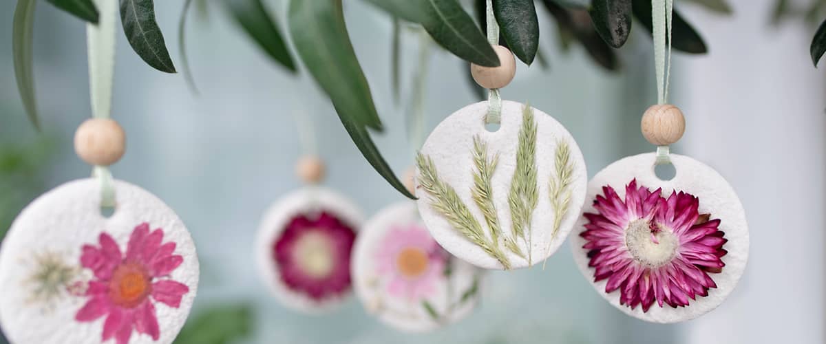  romantické květinové medailonky ze slaného těsta