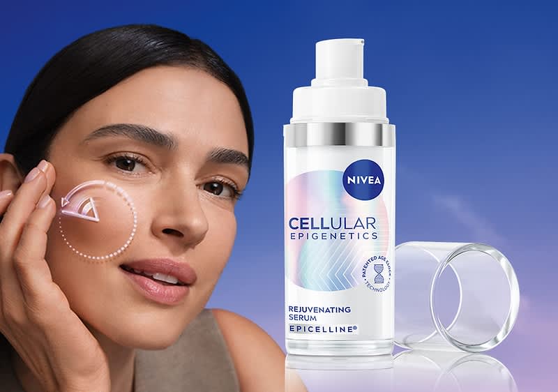 NIVEA Cellular Epigenetics na modrém pozadí