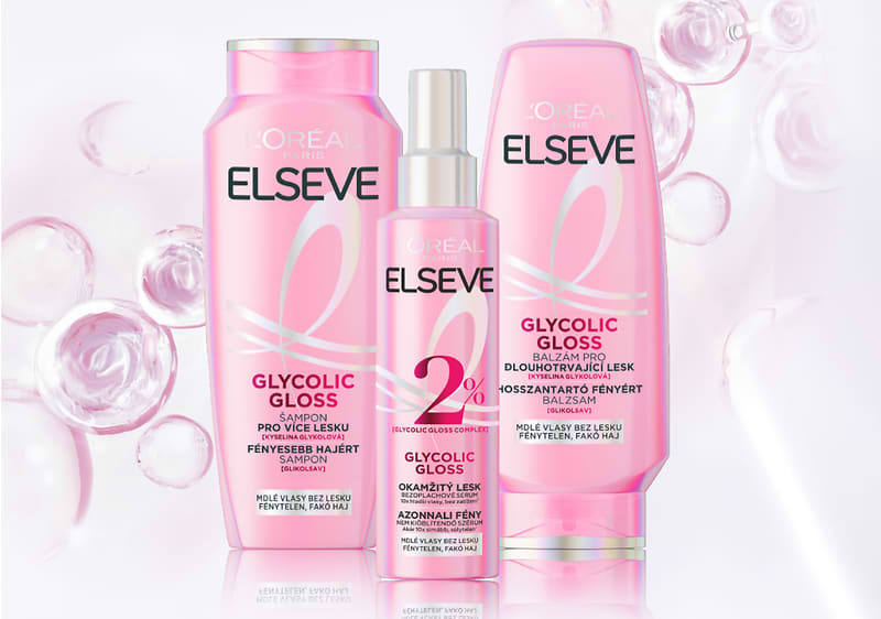 Produkty L'Oreal Elseve Glycolic Gloss v růžových obalech na světlém pozadí