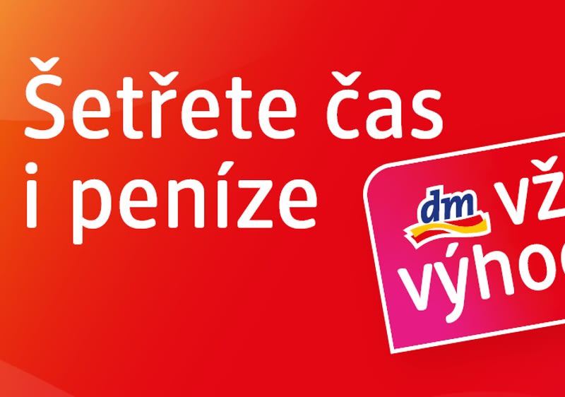 Reklamní grafika s textem Šetřete čas i peníze a logem dm drogerie.