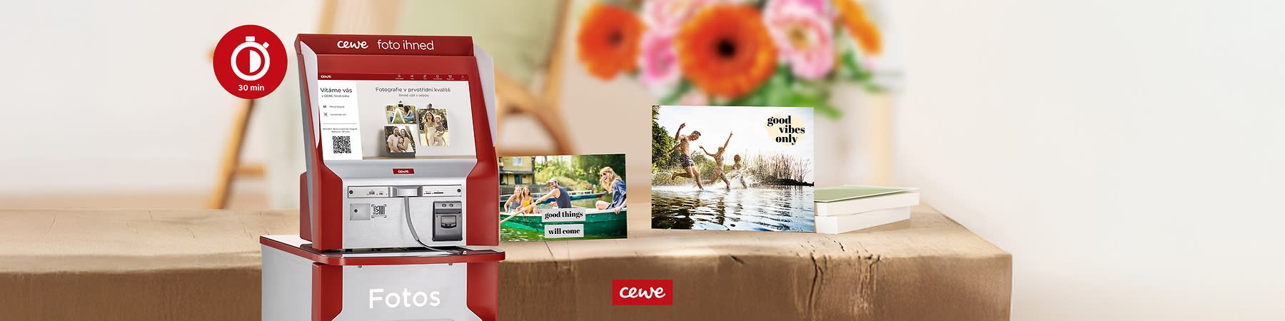 Červený fotokiosek Cewe 
