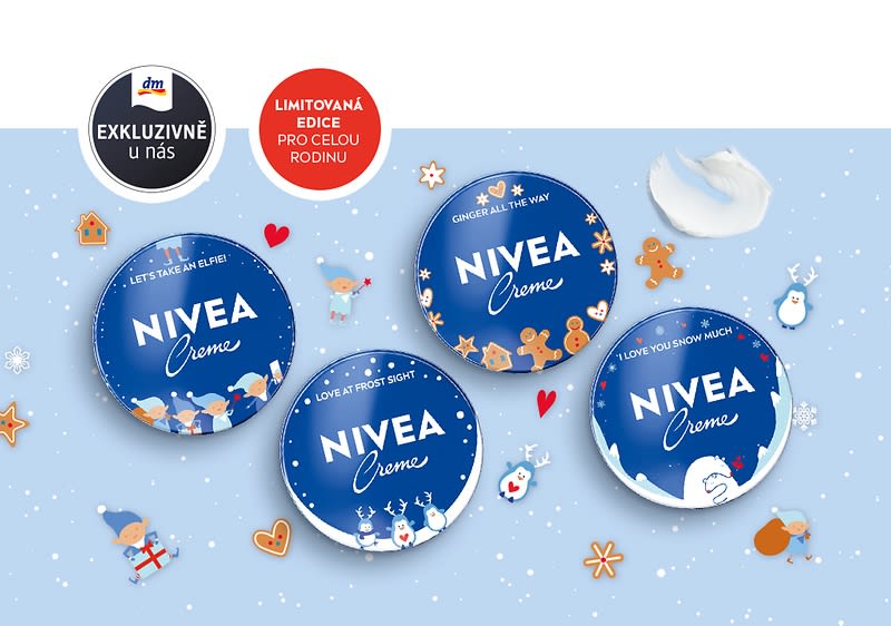 Limitovaná edice Nivea krémů s vánočními motivy a postavičkami na modrém pozadí