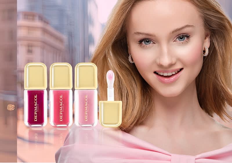 Kosmetické produkty Dermacol před rozmazanou tváří ženy