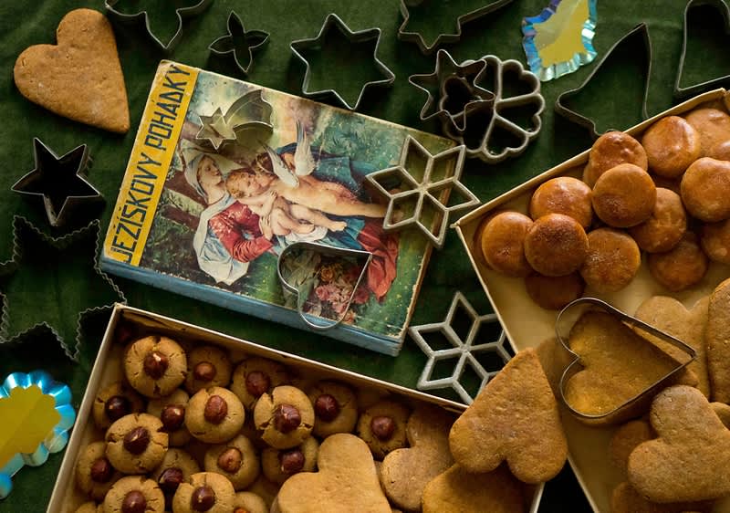 Vánoční cukroví, formičky na pečení, kniha Ježíškovy pohádky