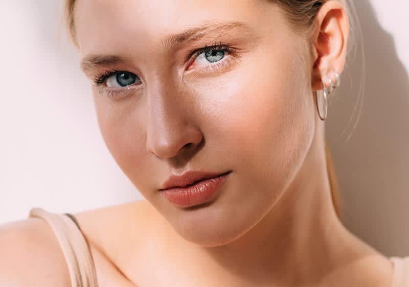 Nepostradatelný make-up pro mladou pleť
