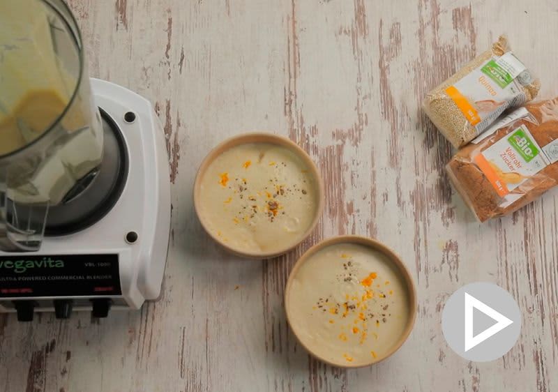 Dvě misky s krémovou polévkou