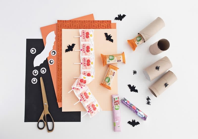 Pomůcky na výrobu halloweenské dekorace z papíru