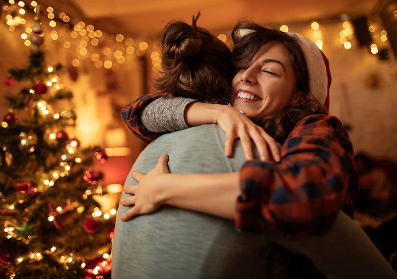 Objímající se dvojice