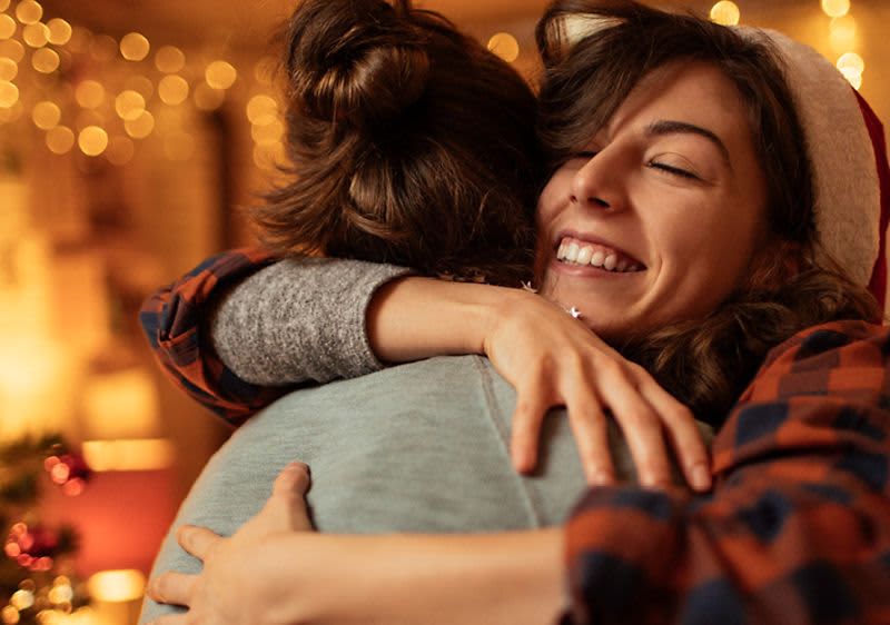 Objímající se dvojice