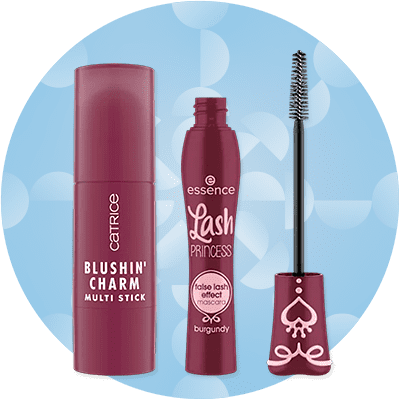Zwei burgunderfarbene Kosmetikprodukte: Essence Lash Princess Mascara und Catrice Blushin' Charm Multi Stick