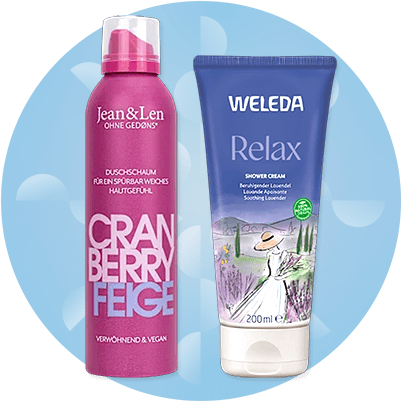 Zwei Duschprodukte: Links eine pinke Jean & Len Flasche mit „Cranberry Feige“, rechts eine blaue Weleda Tube mit „Relax“ und Lavendelmotiv