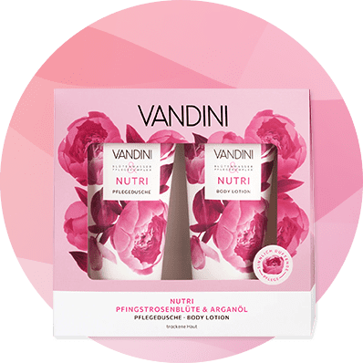Eine Geschenkbox mit zwei VANDINI-Produkten, Pflegedusche und Body Lotion, verziert mit rosa Blumen und der Aufschrift „NUTRI Pfingstrosenblüte & Acaiöl“