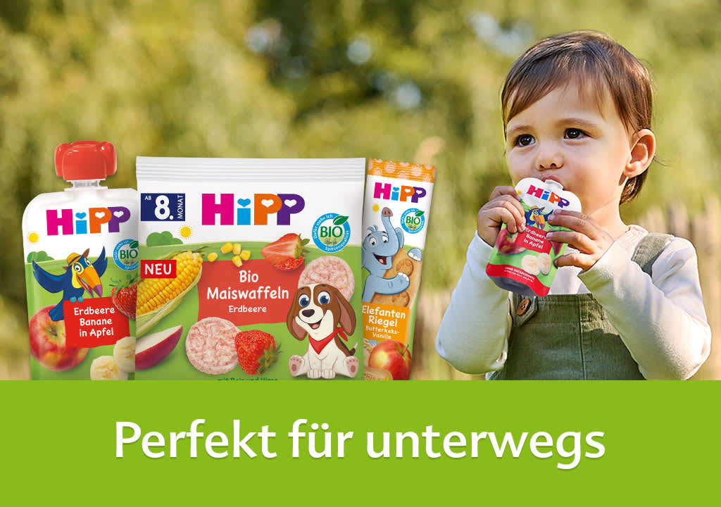 Hipp Babyprodukte im Freien mit Maiswaffeln und Fruchtpüree