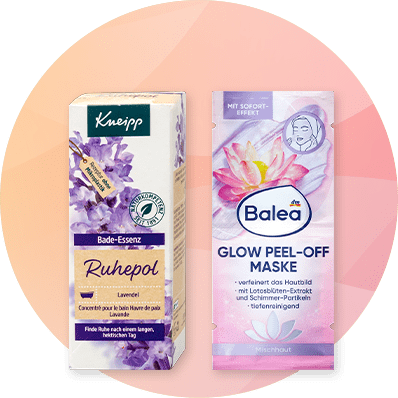 Bade-Essenz und Peel-Off Maske vor rosa Hintergrund