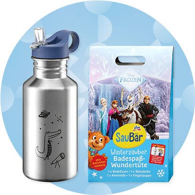 Eine silberne Trinkflasche mit Zeichnungen und eine dm Saubär Winterzauber Badespaß-Verpackung mit Disney Frozen-Motiv