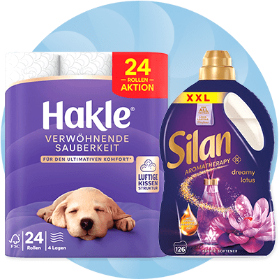 Eine lila Hakle Toilettenpapierpackung mit der Aufschrift „Verwöhnende Sauberkeit“ neben einer XXL Silan Aromatherapy Flasche mit „dreamy lotus“ Design