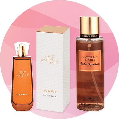 Eine rechteckige Parfümverpackung mit der Aufschrift „Fleur Antique“ neben zwei Parfümflaschen, eine von „La Rive“ und eine von „Victoria's Secret Amber Romance“