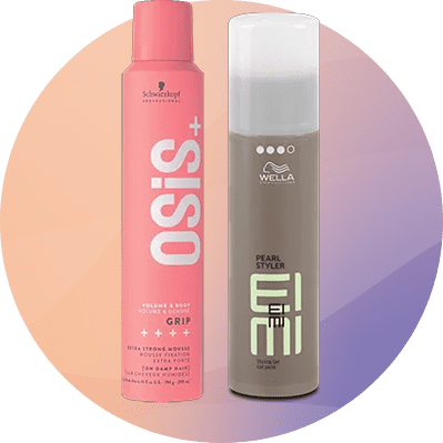 Eine rosa Flasche von Schwarzkopf Osis+ Grip neben einer grauen Flasche von Wella EIMI Pearl Styler Styling Gel