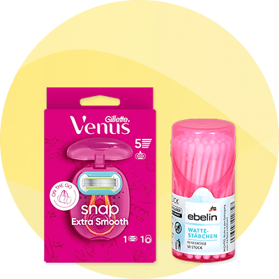 Packung Gillette Venus Snap Rasierer Extra Smooth in Pink neben einer transparenten Dose ebelin Wattestäbchen mit pinken Spitzen